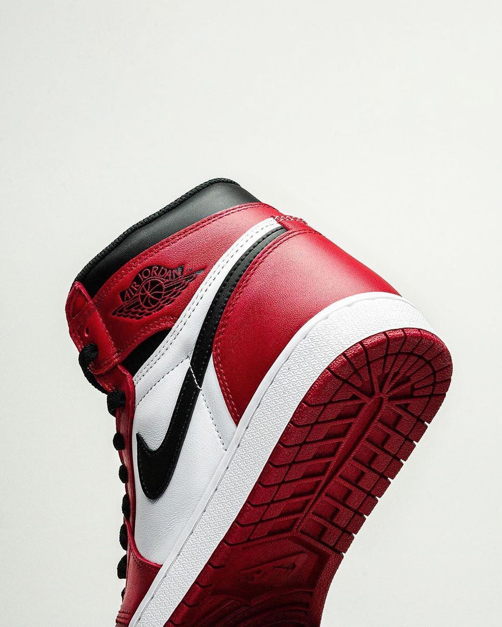 Nike Air Jordan – Red & White