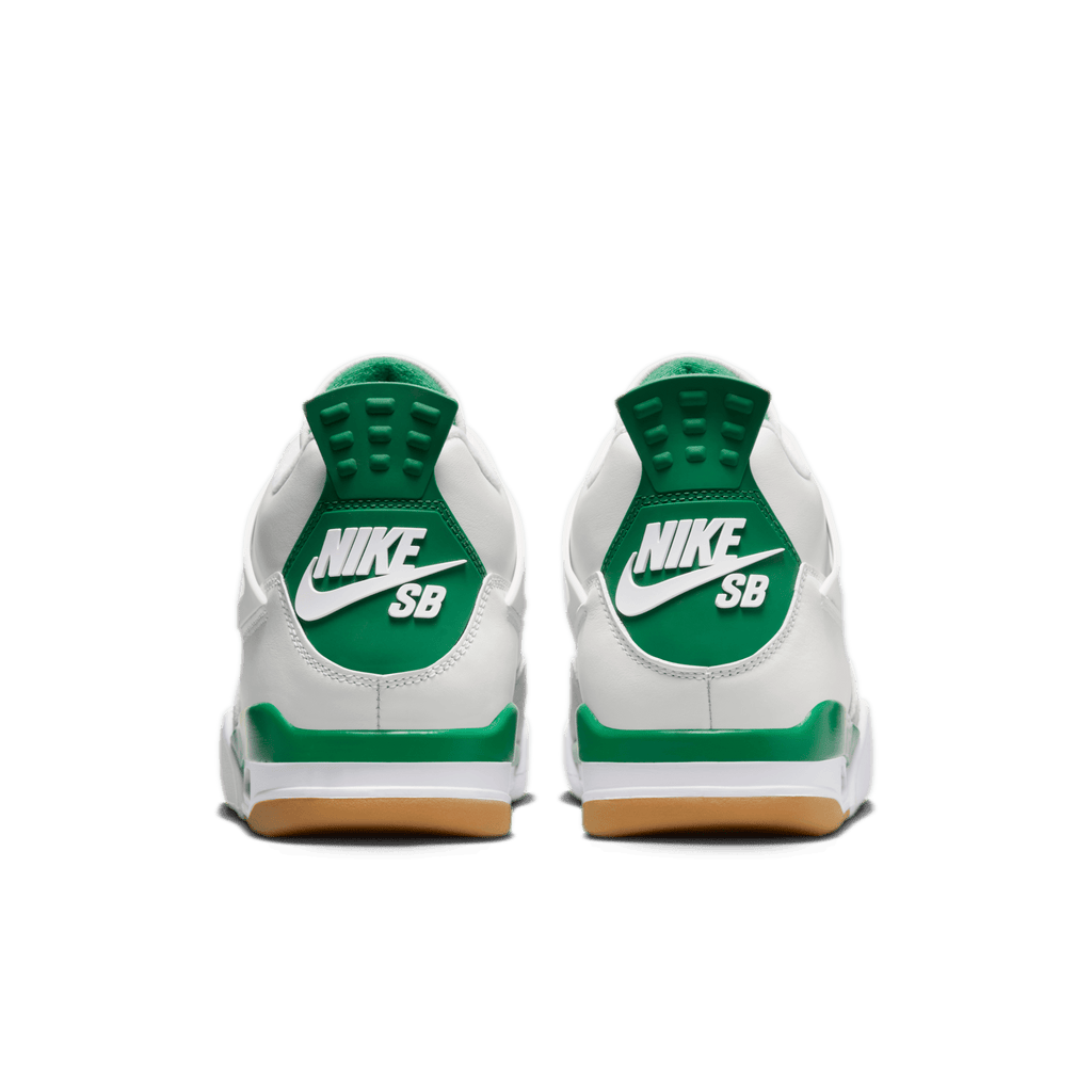 Nike SB x Air Jordan 4
(Pine Green)